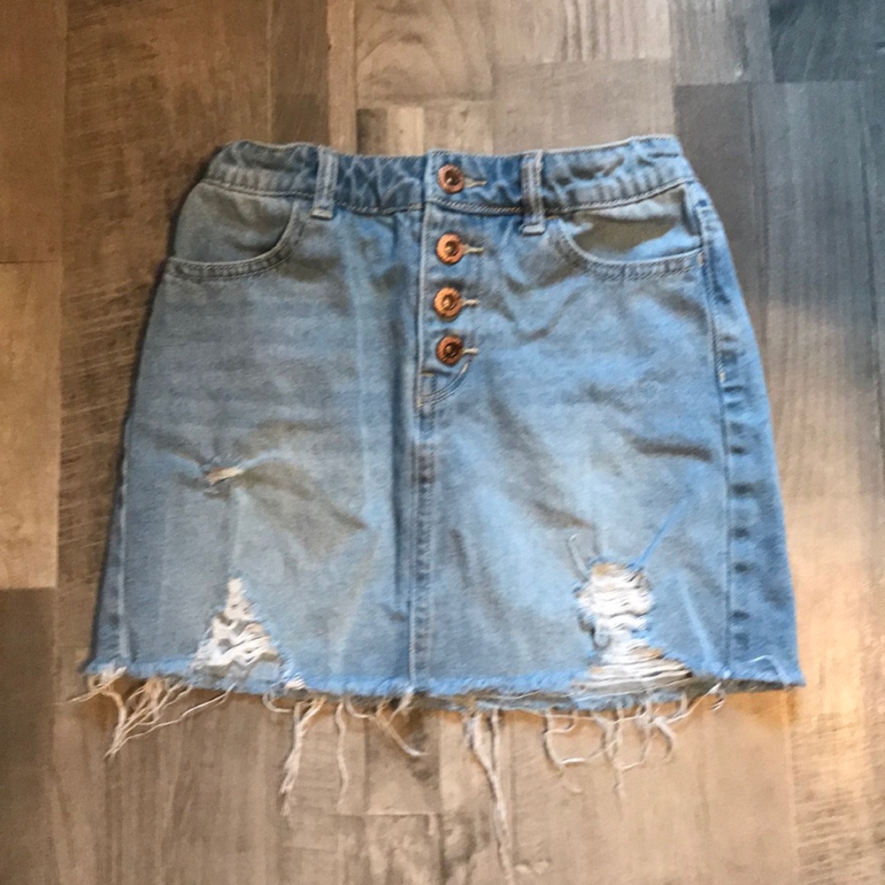 Forever 21 girls ripped denim skirt.